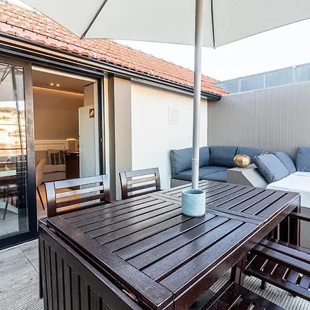 Duplex With Terrace, Comfort In Downtown Appartement Lissabon